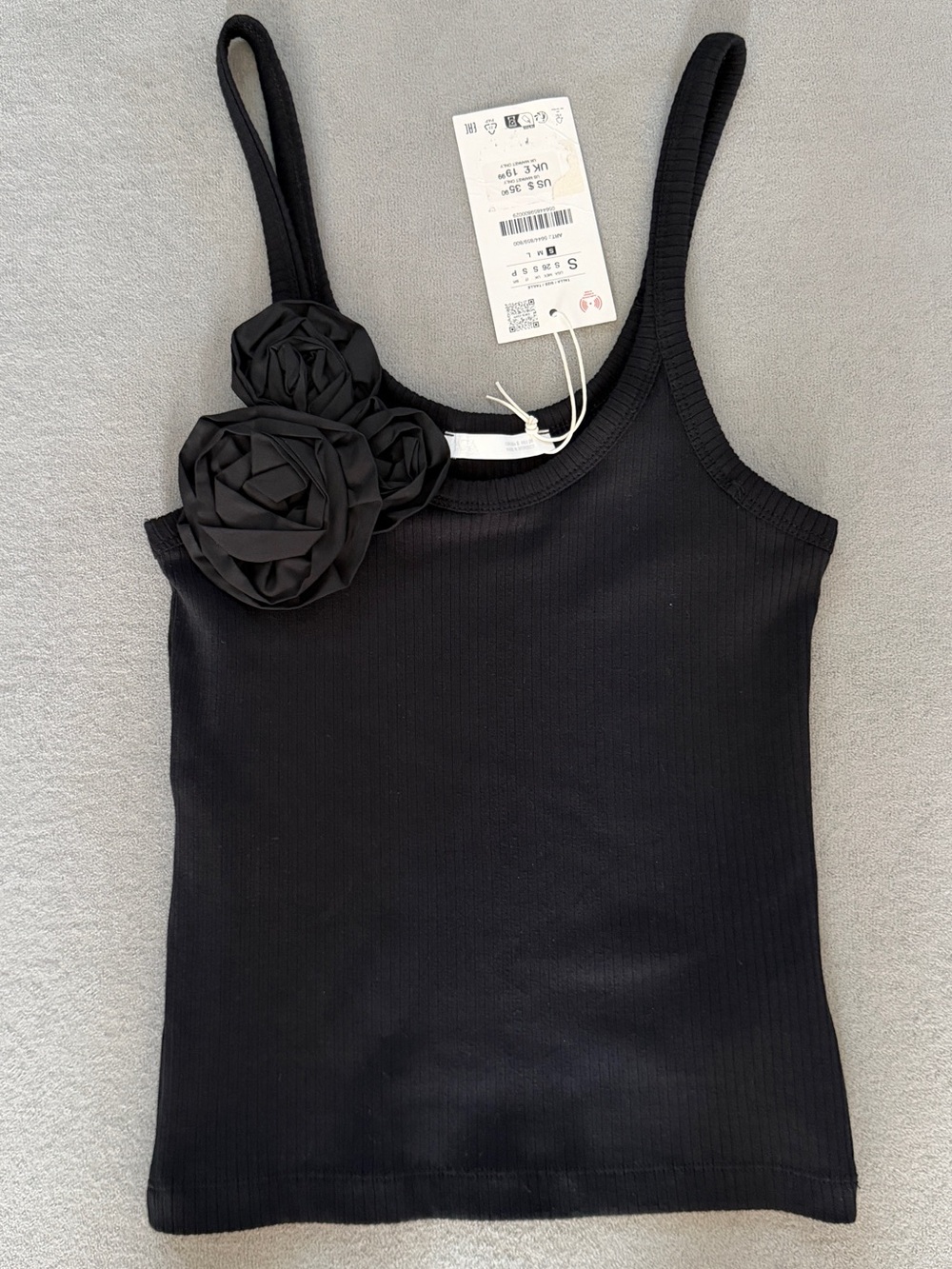 ZARA RIBBED BLACK TANK TOP WITH 3D FLOWERS Size S
#ribbed #roses